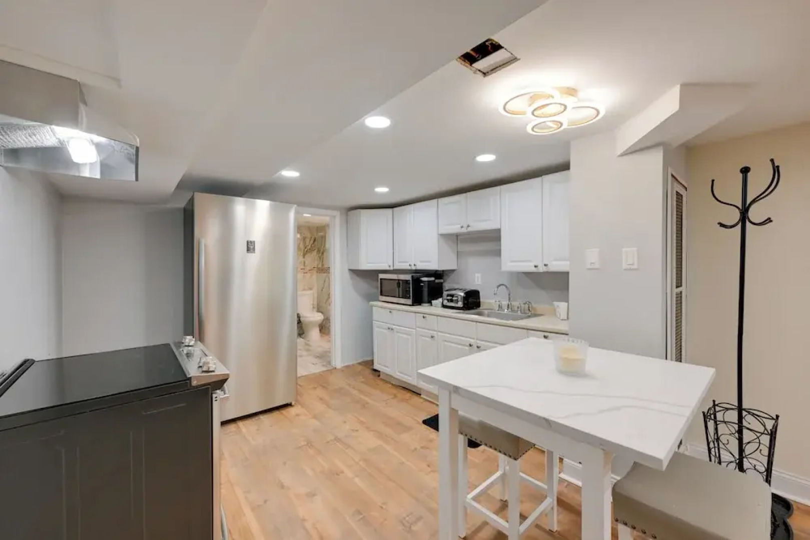 Lovely Elmont Apartment - Walk to Bus Stop!