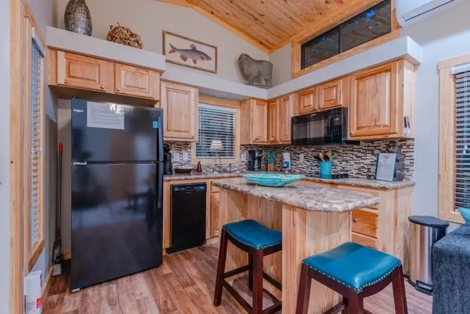 Little Bit of Sunshine With Private Hot Tub and Free Parking Onsite by Redawning