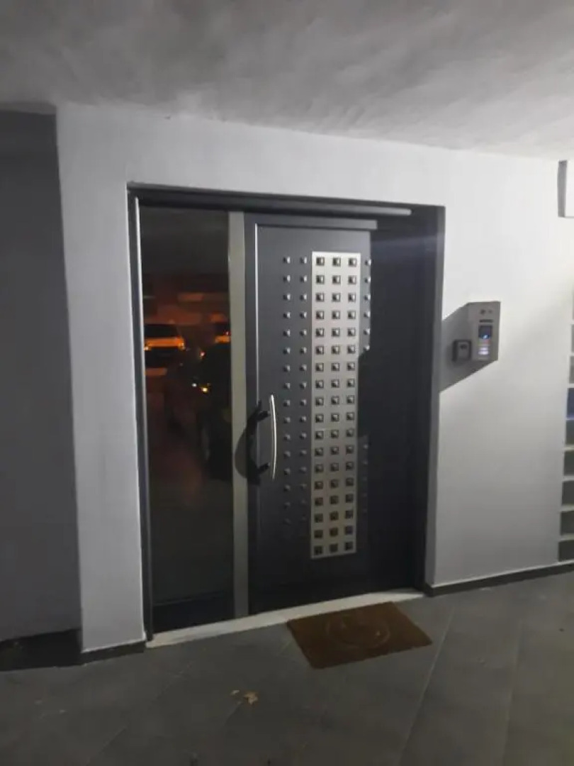 One bedroom apartment new with large living room