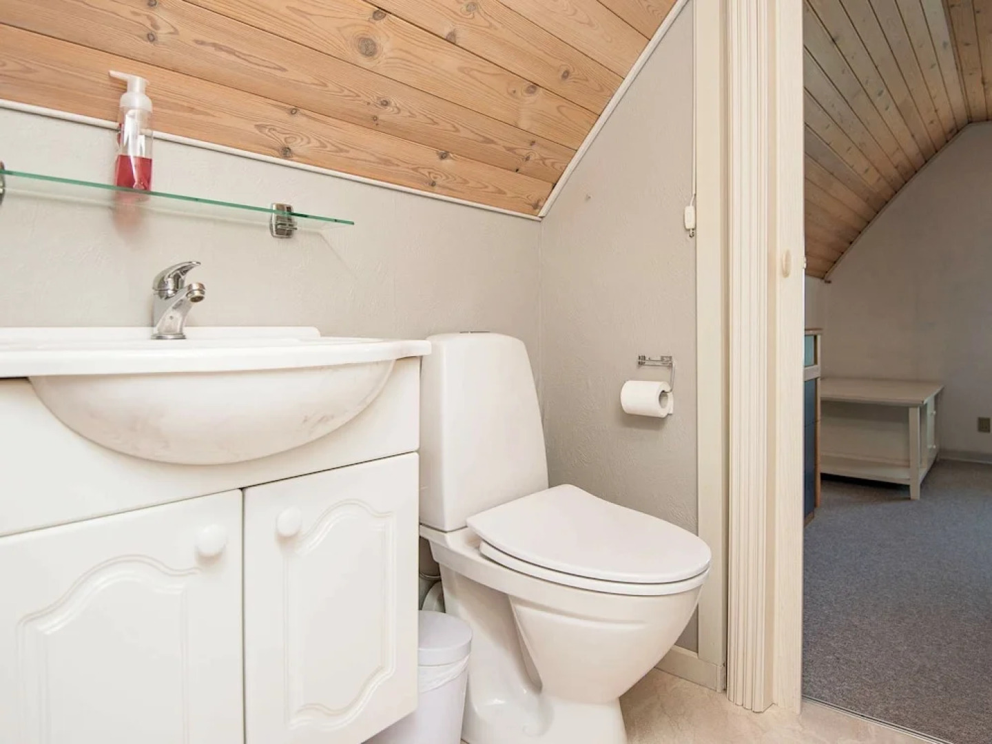 Tranquil Holiday Home in Højer with Sprawling Gardens