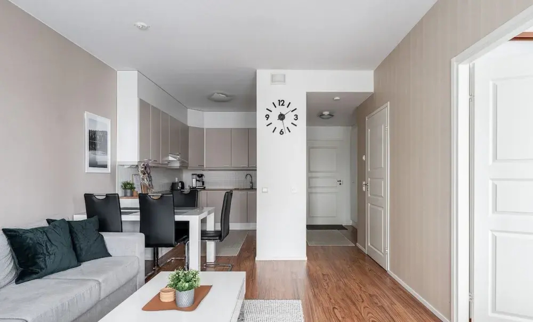 Homelike 1BR with Sauna, Free Parking & Balcony