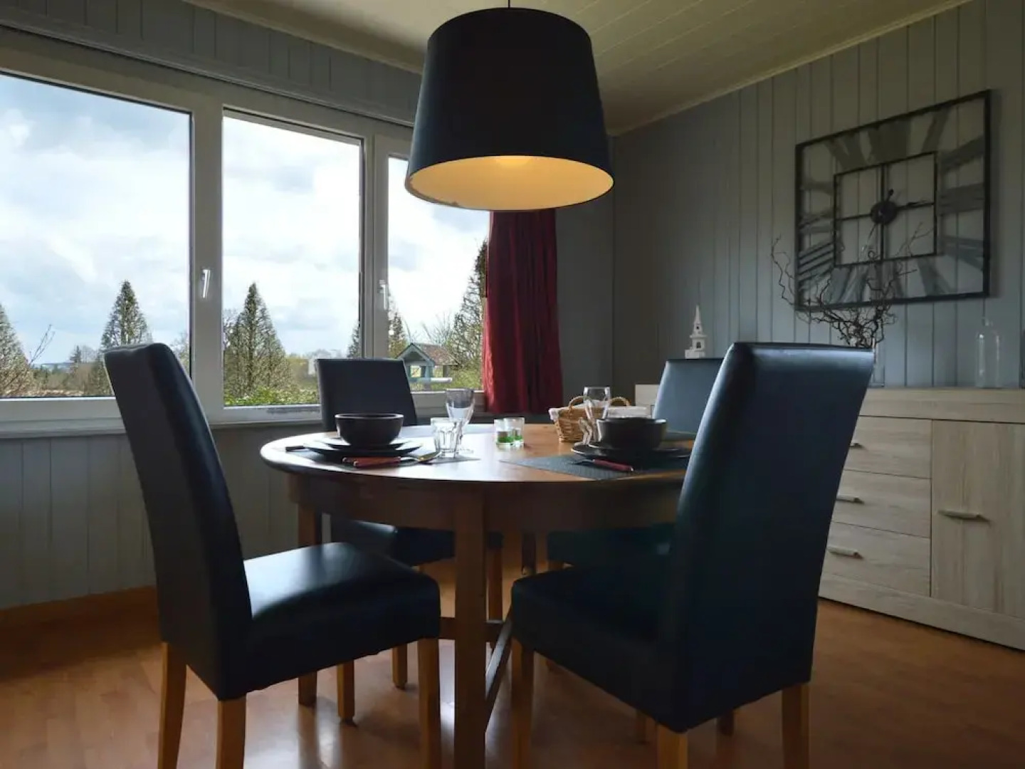 Cozy Chalet With Pond, Malmedy