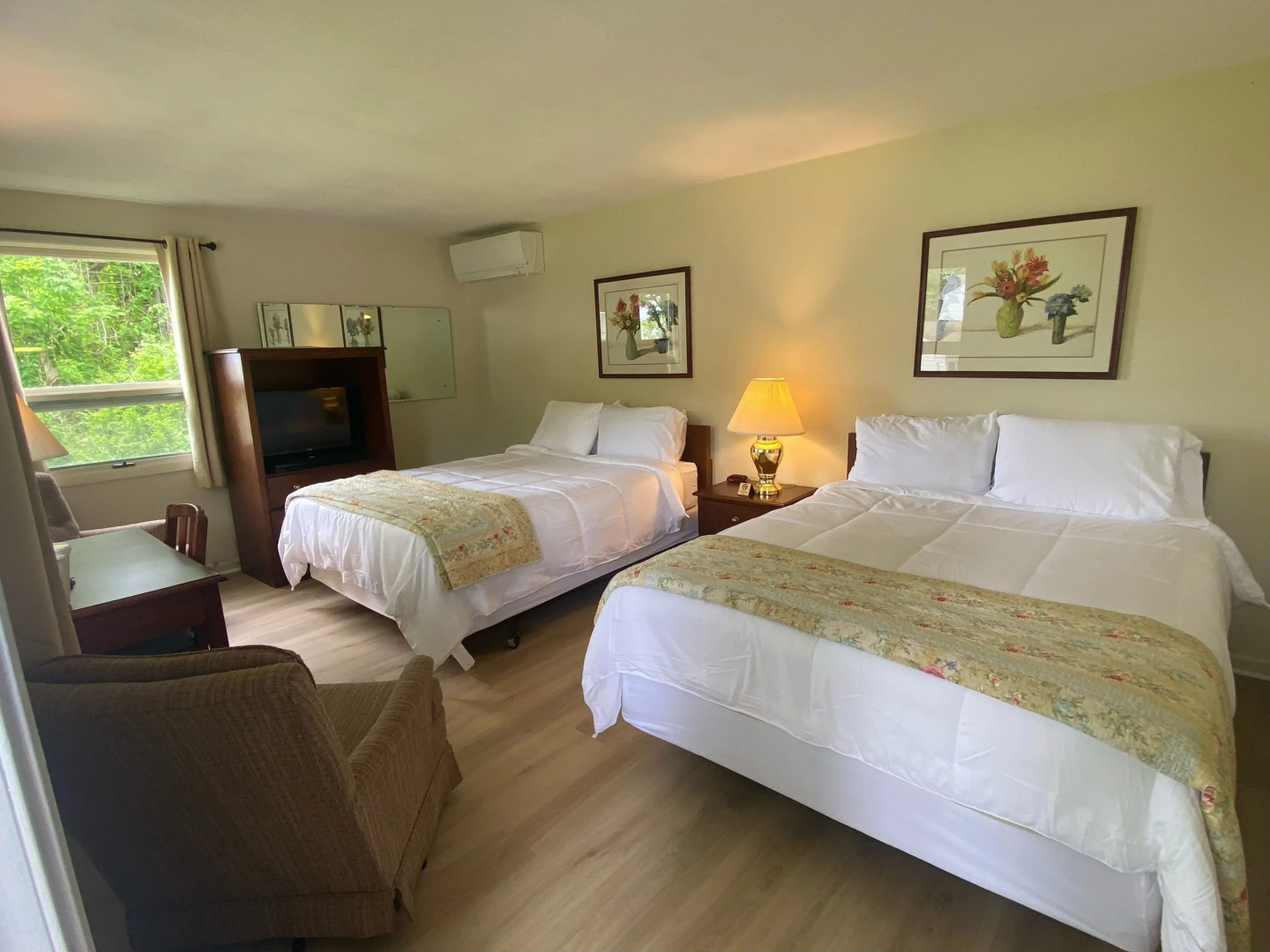 High Tide Inn