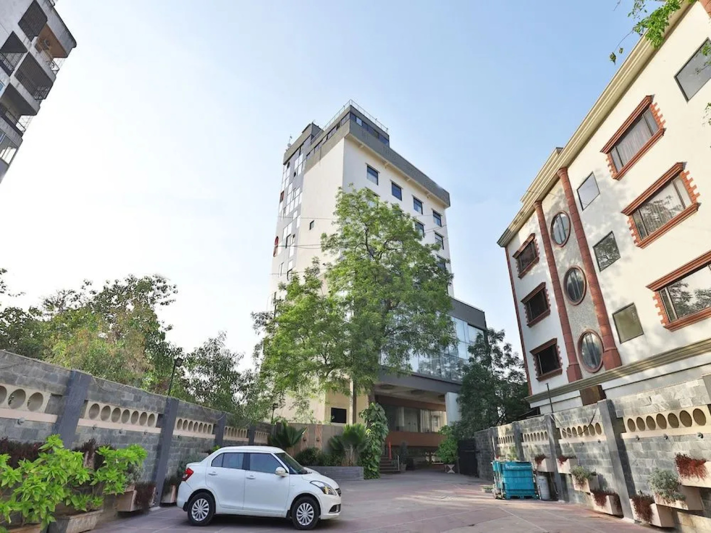 OYO 13479 Hotel Grand Nakshatra