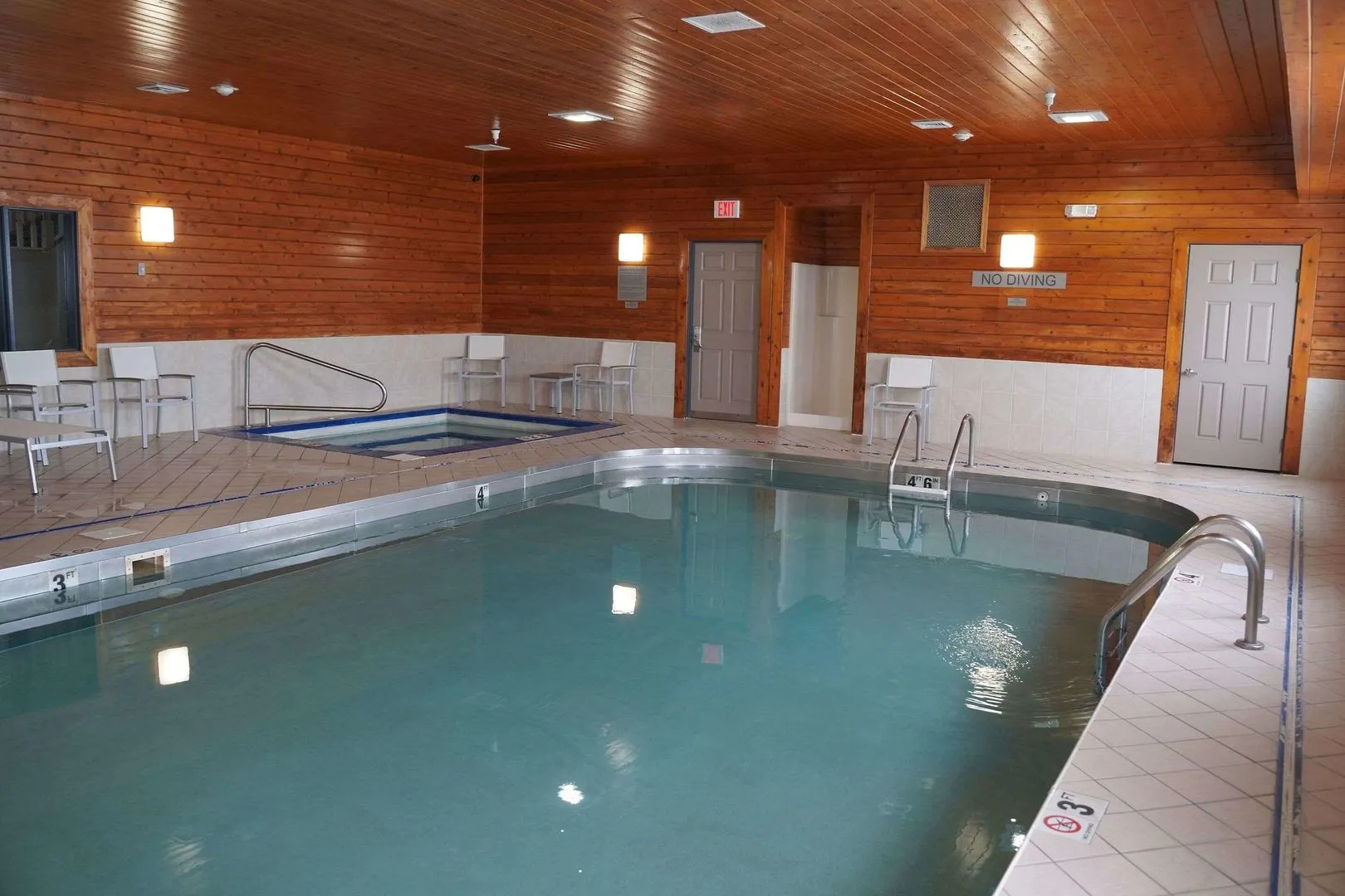 Country Inn & Suites by Radisson, Watertown, SD