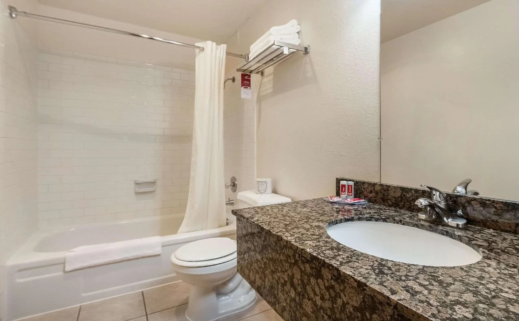 Econo Lodge Inn & Suites Hillsboro - Portland West