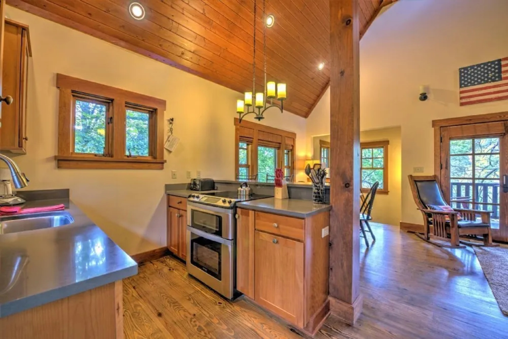 Chickadee's Hatch - 1 Br Cabin