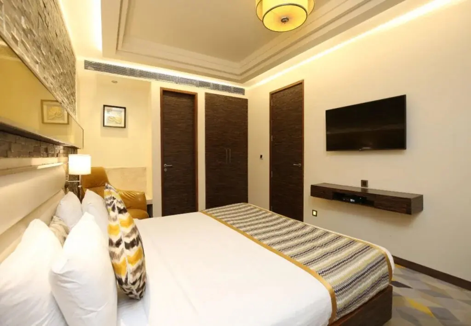 Arista Hotel by OYO Rooms