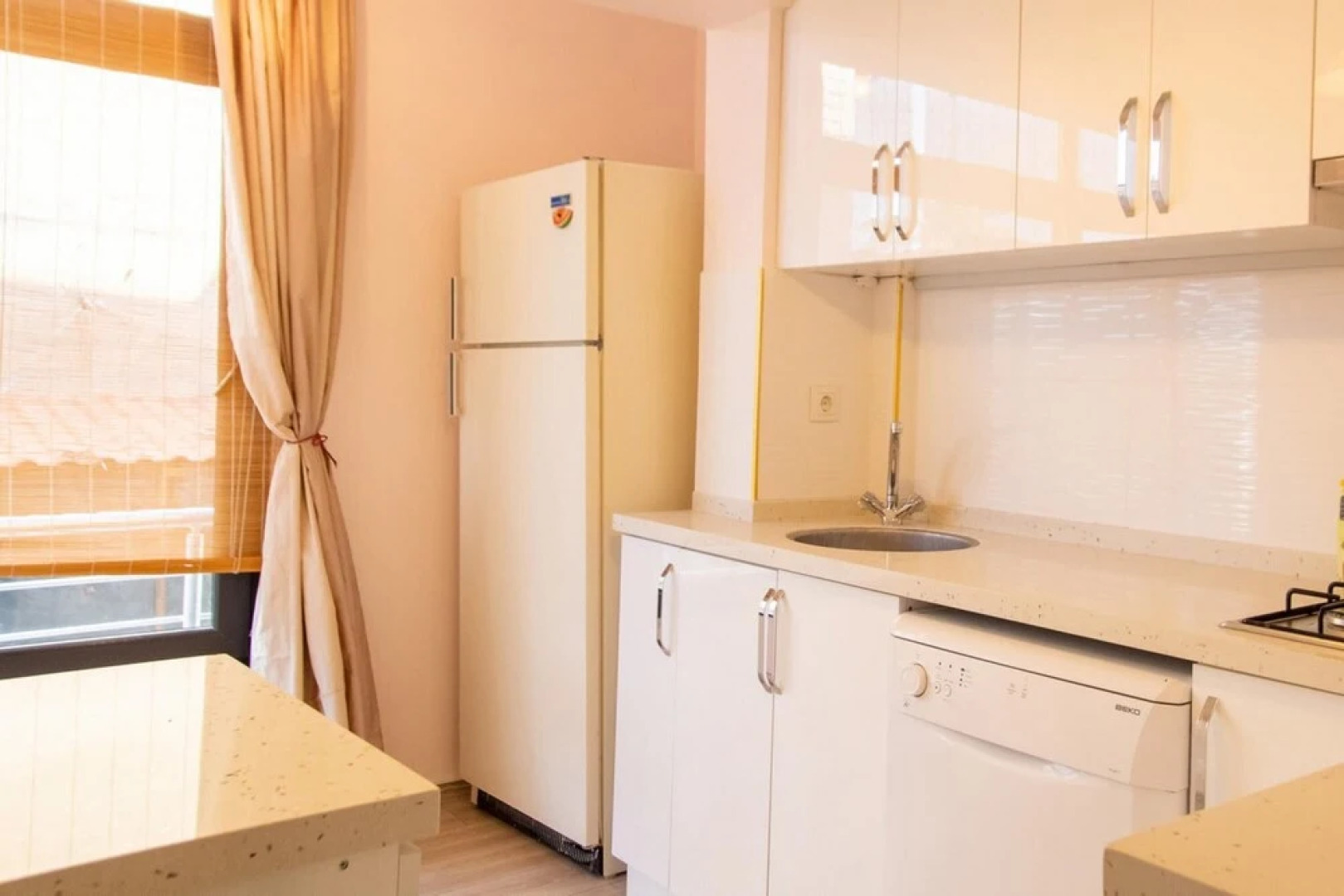 Colorful Flat With Sea View Near Sea in Guzelbahce