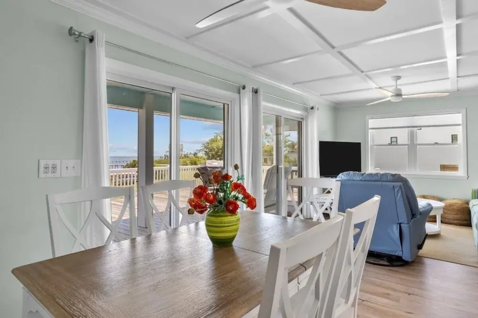 Sunrise Sound Cottage 3 Bedroom Home by RedAwning