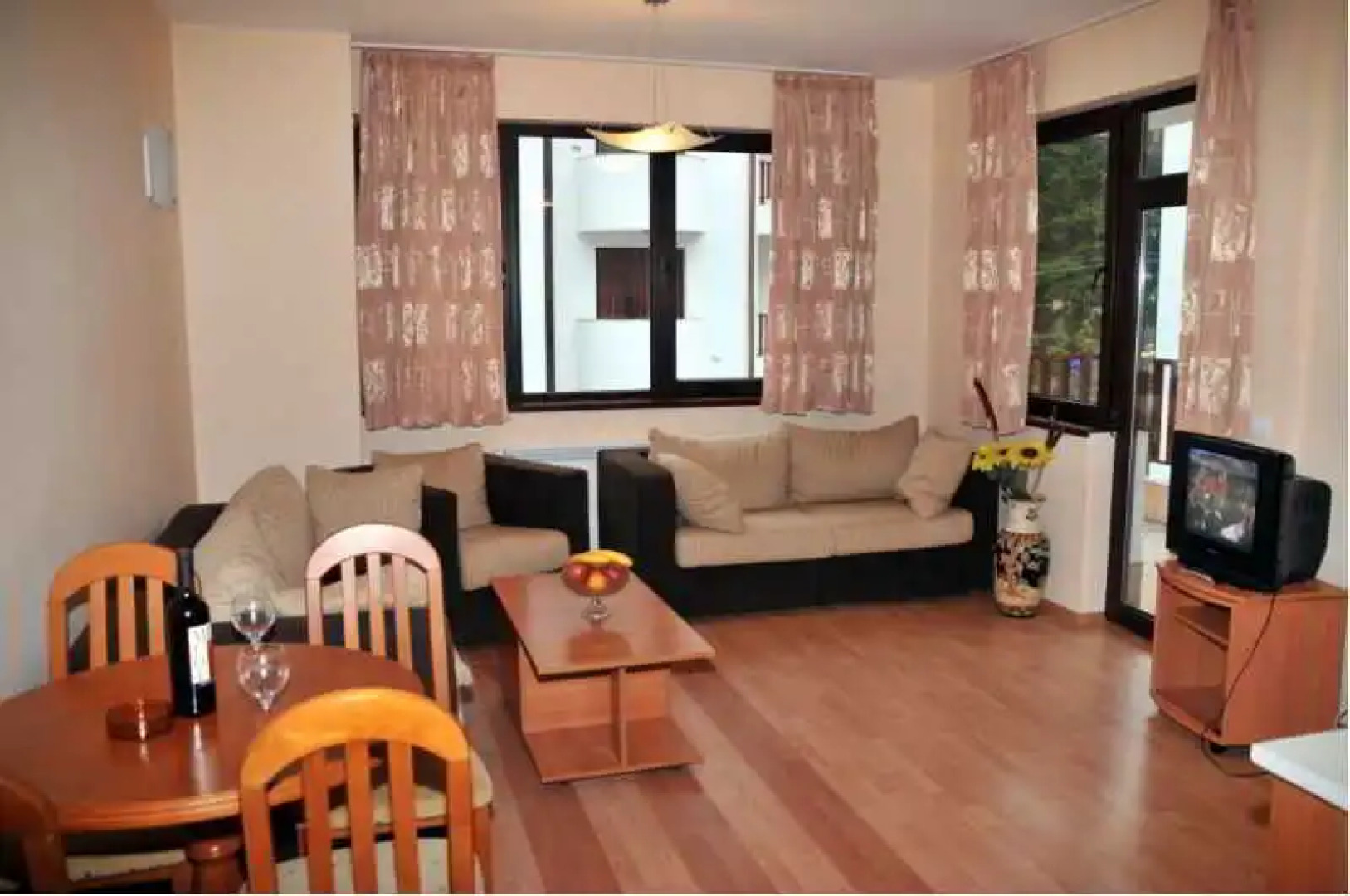 Flora Apartments by Tour Express Service