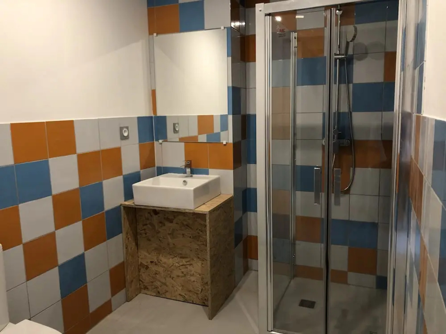 Share And Cheers Hostel