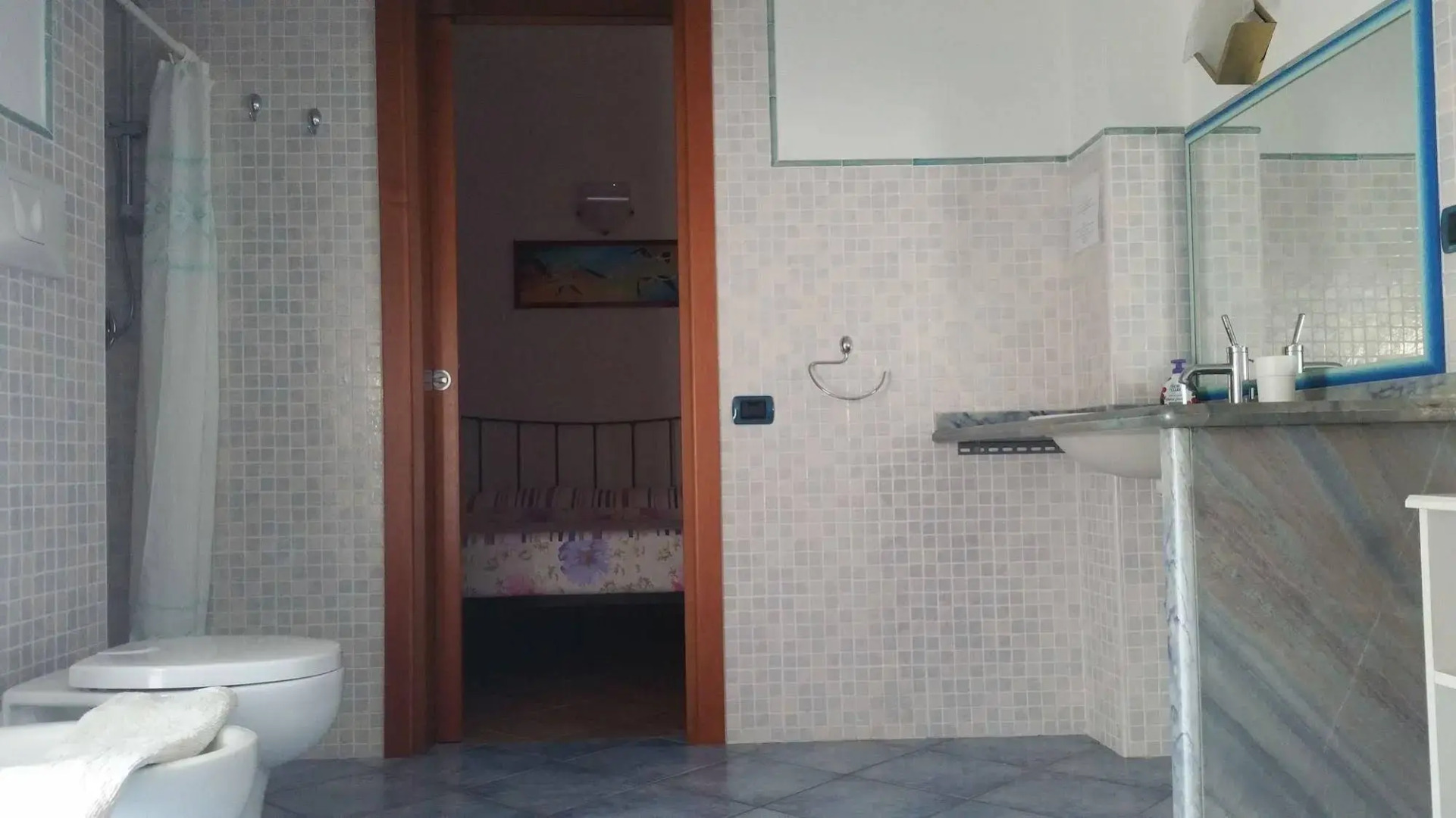 Artistika Golden Apartment