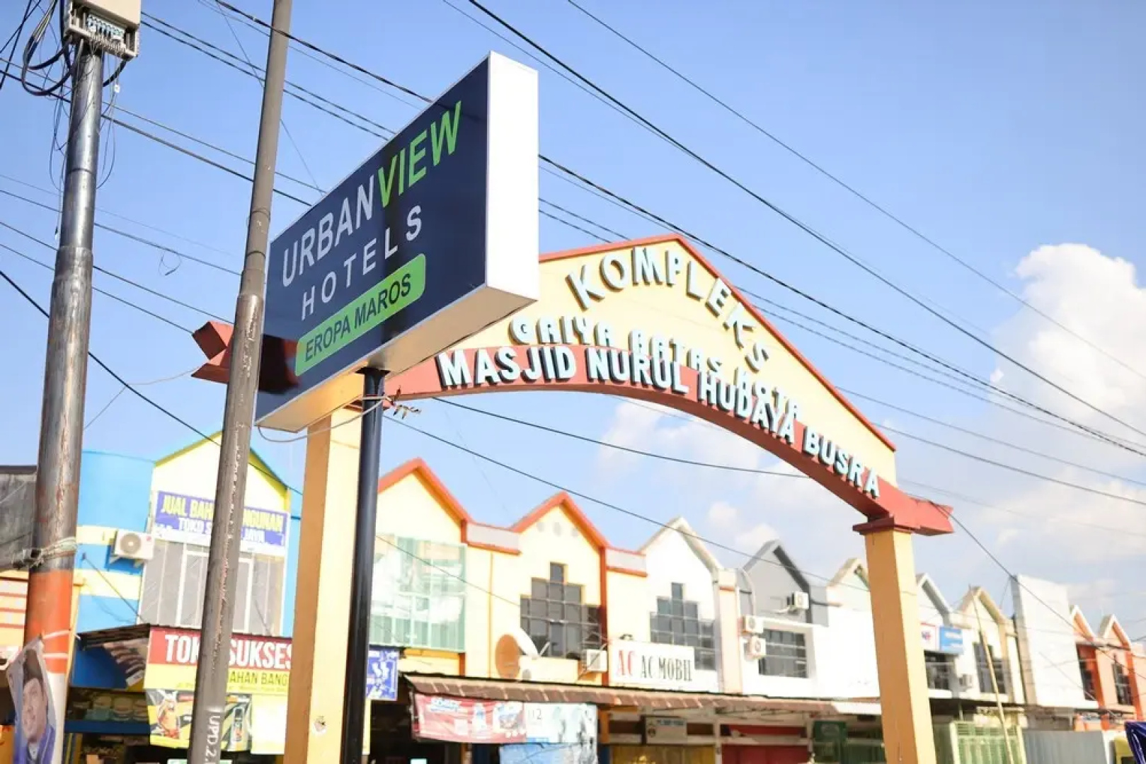 Urbanview Hotel Eropa Maros near Sultan Hasanuddin Airport by RedDoorz