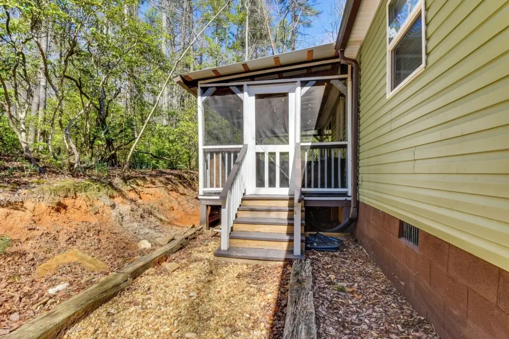 8 Mi to Helen: Sautee Nacoochee Home w/ Hot Tub