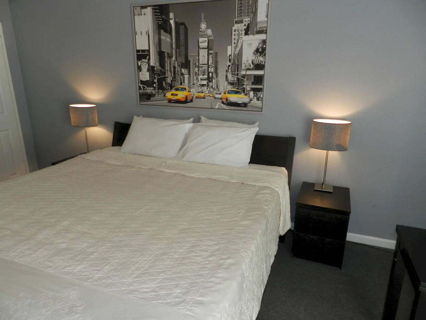 Central Motel Courtyard