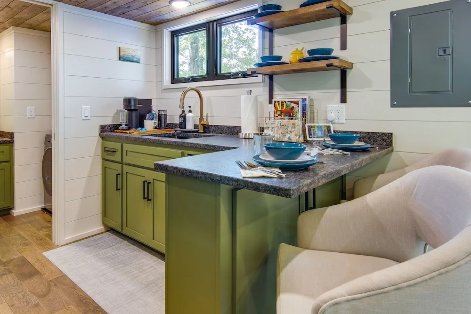 Upscale + Modern Tiny Cabin on Cane River!