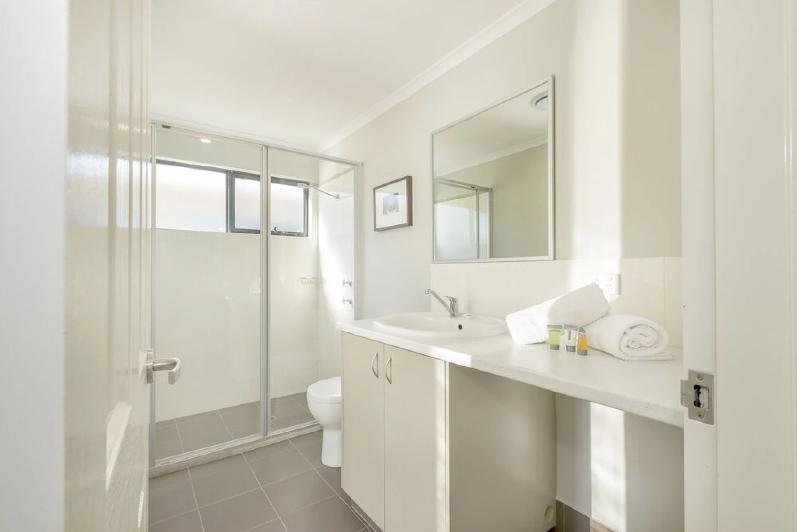 Serpentine Falls Park Home & Tourist Village