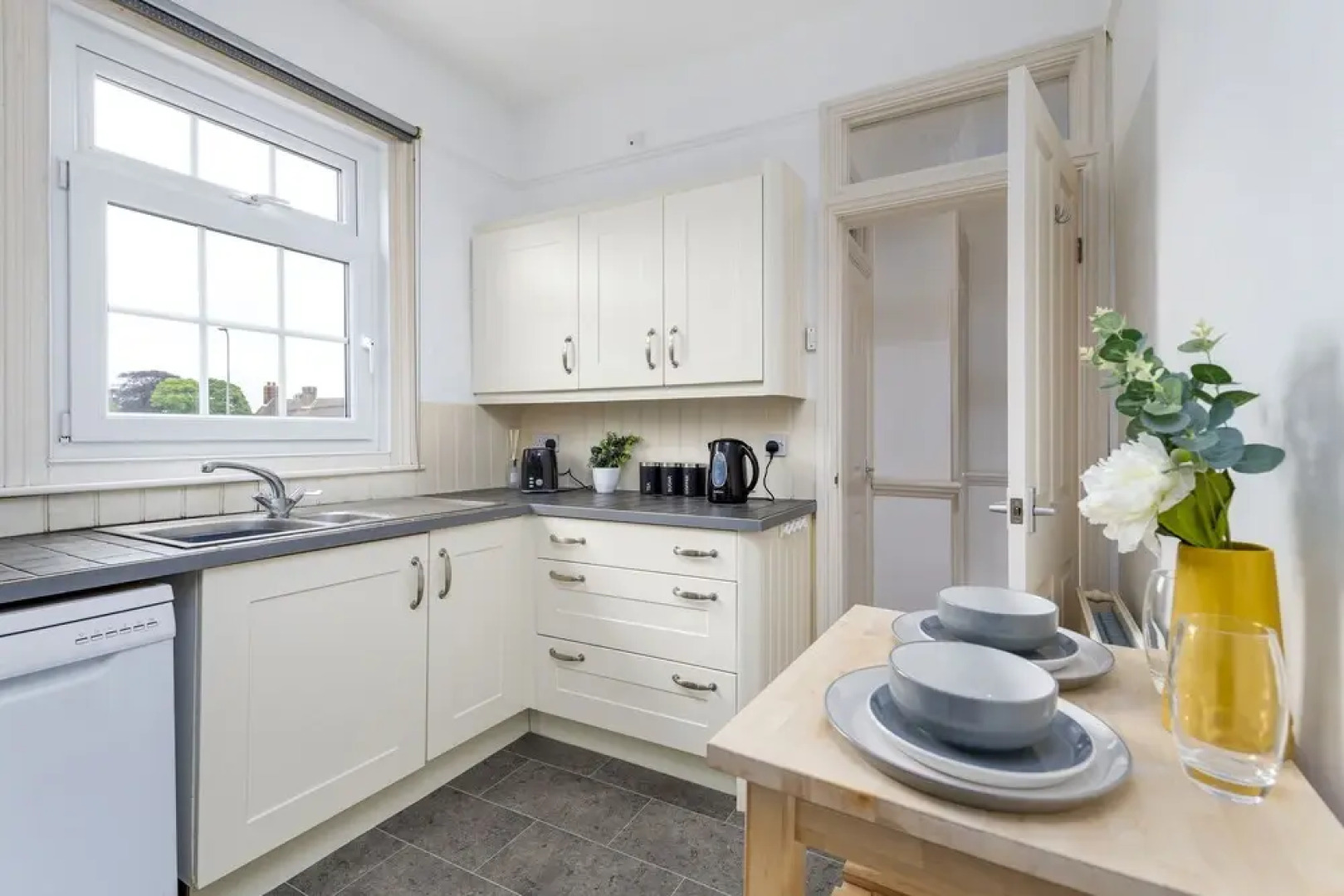 The Lincoln Book Inn