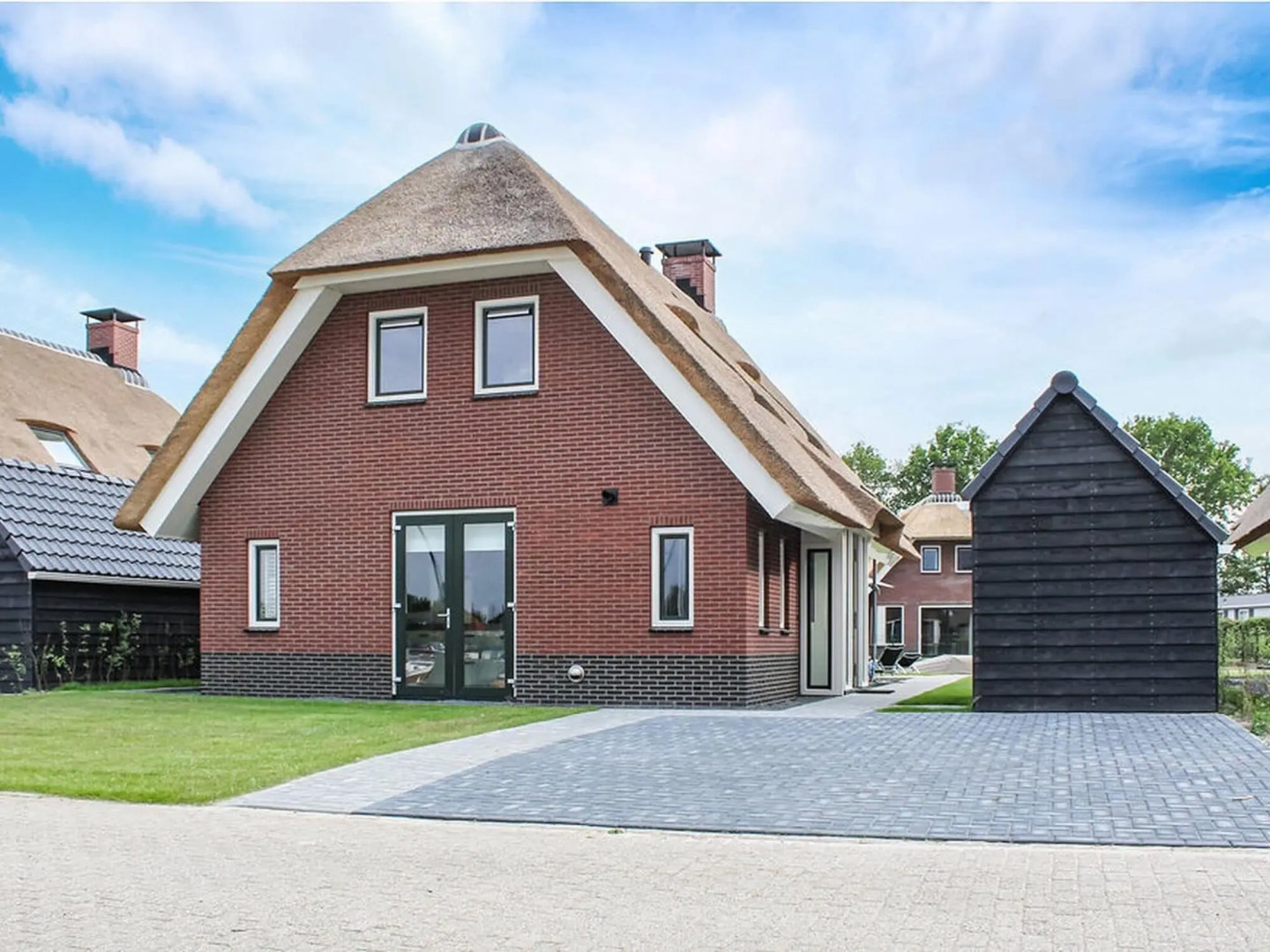 Atmospheric Villa With Nice Garden, in a Holiday Park at the Water in Friesland