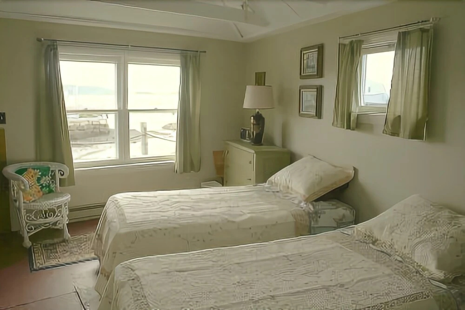 Harborside Cottage - One Bedroom Home