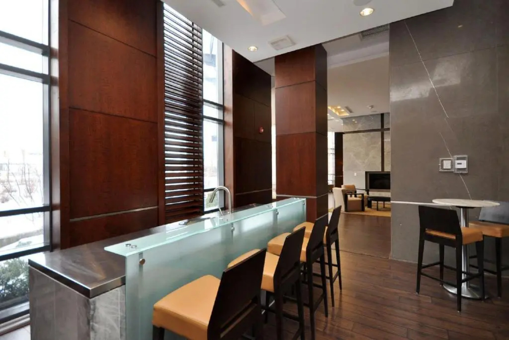 Royal Stays Furnished Apartments - Square One