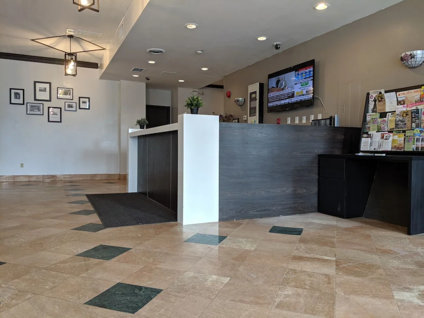 Royal Inn and Suites