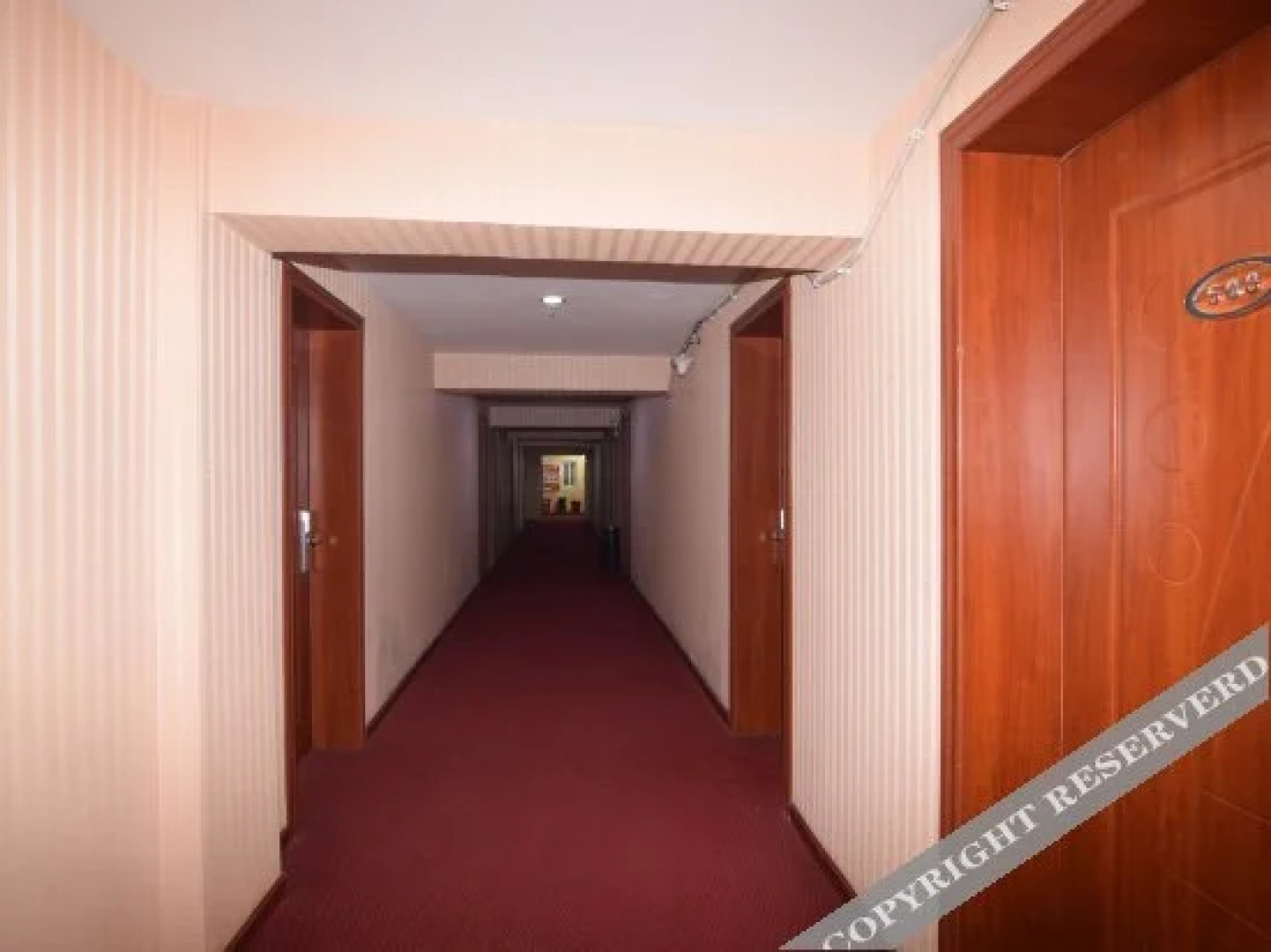 Yahong Business Hotel