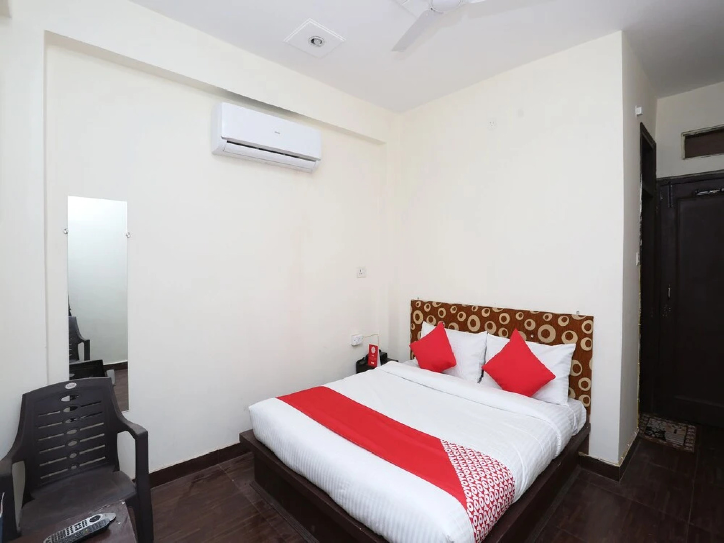 Oyo 30850 Hotel Hira