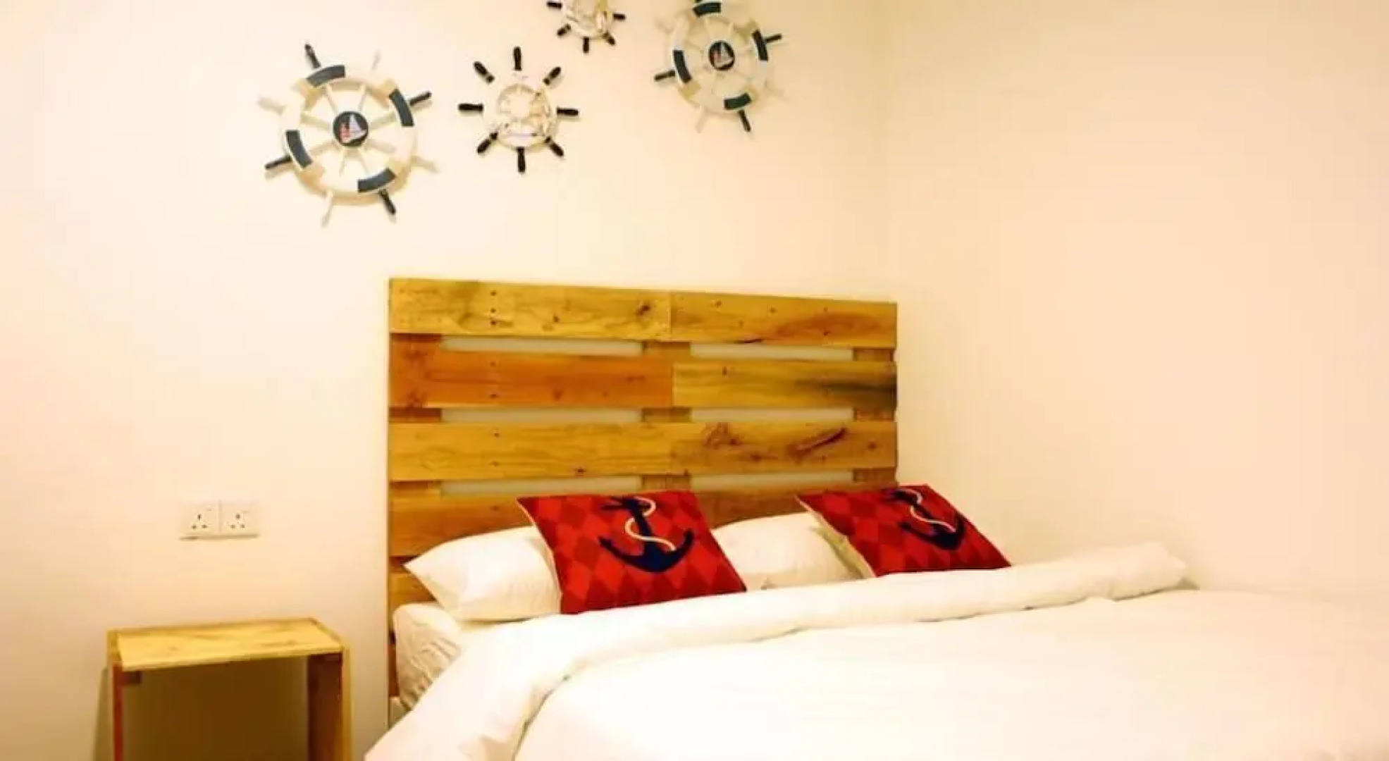 Roof Talk Theme Hostel