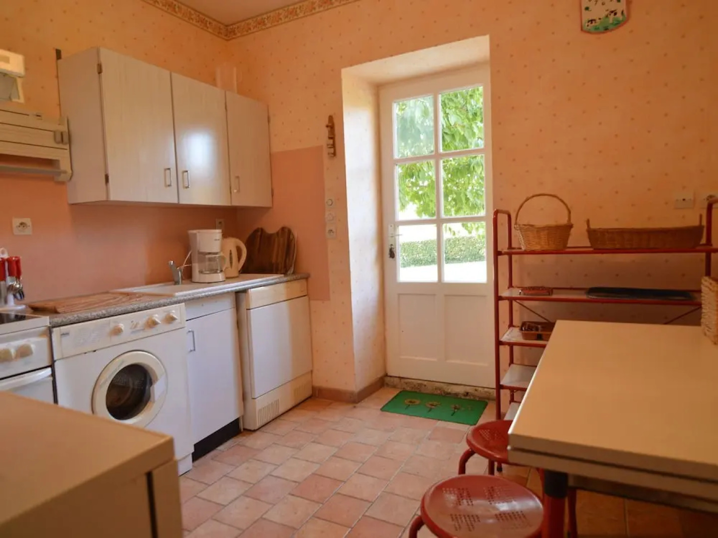 Cozy Holiday Home in Saint-bohaire With Fenced Garden