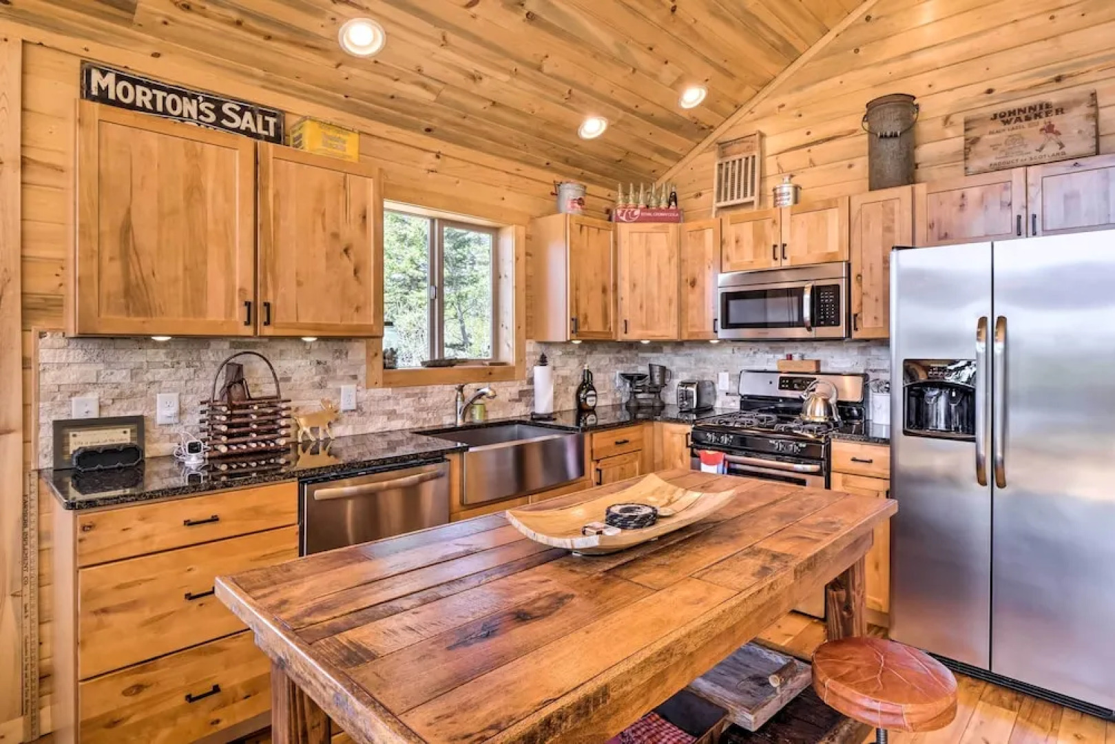 Jefferson Cabin w/ Fire Pit: Near Hiking Trails!