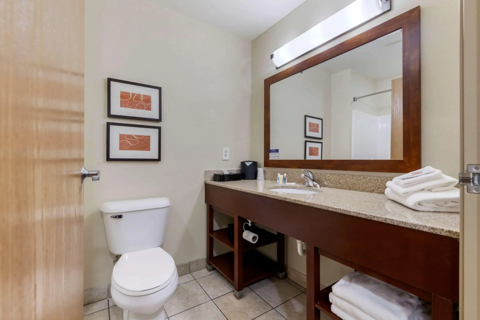 Comfort Suites Johnson Creek Conference Center