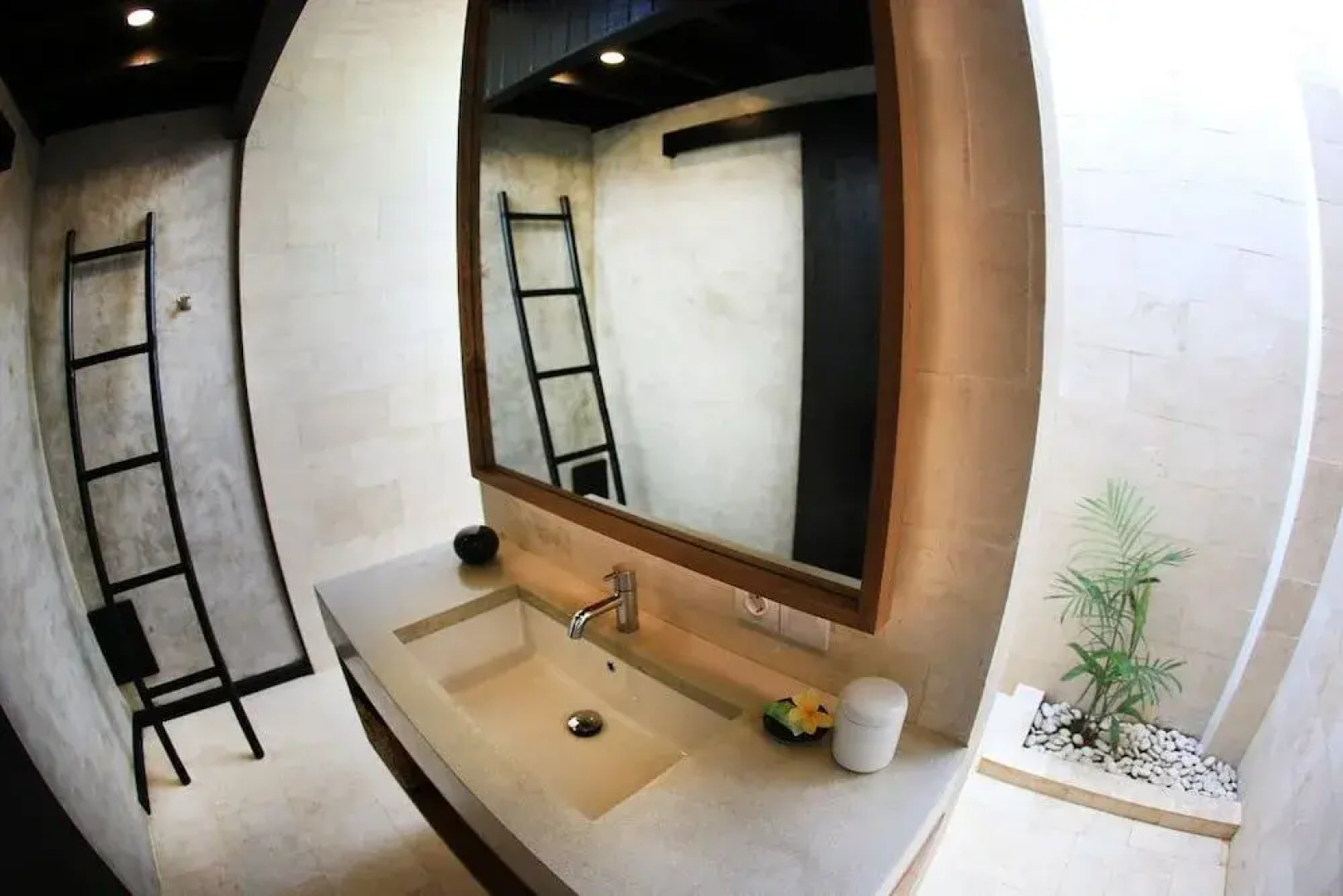 Wave House - Surf Camp