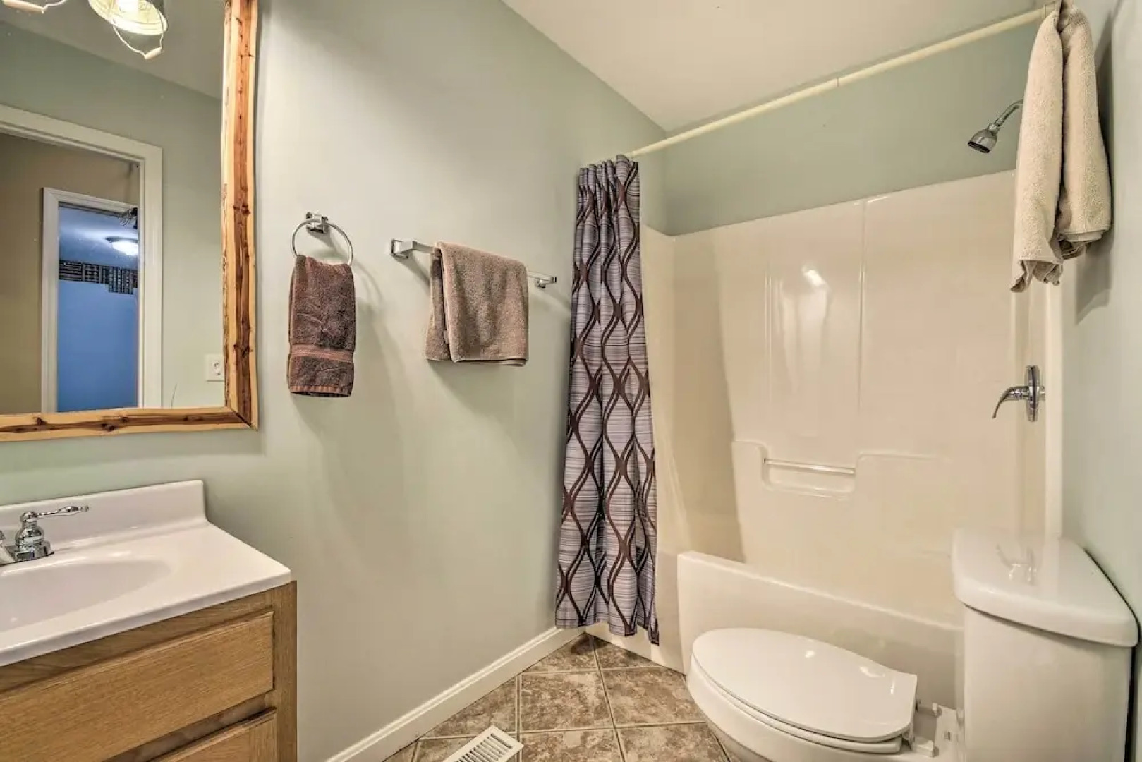 Guntersville Cabin Nestled in Kudzu Cove Resort