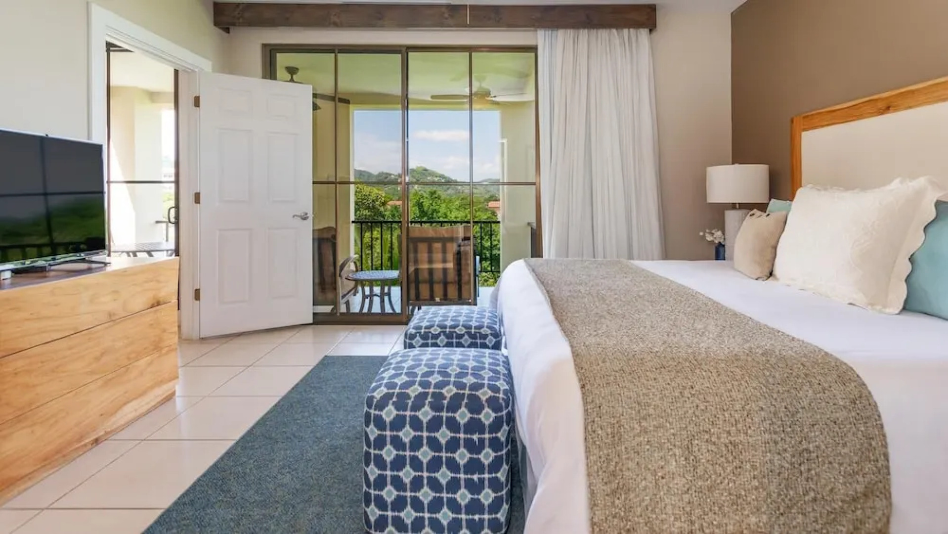 Unique 3BD Wonder on 3rd Floor in Coco with Mountain Views