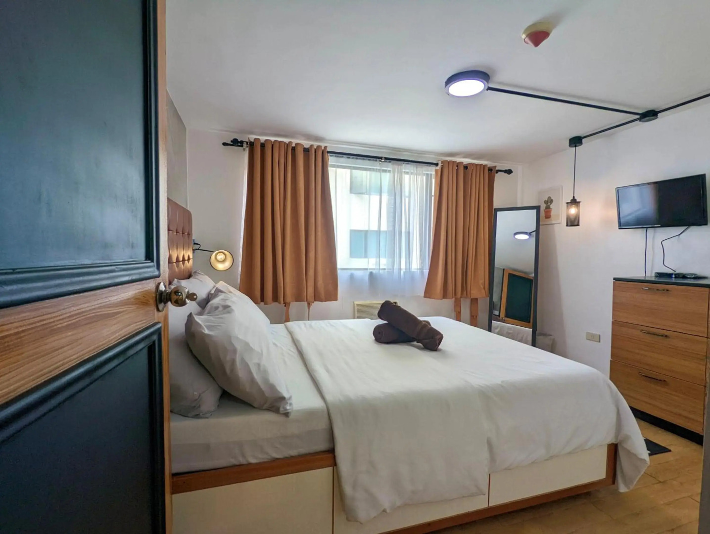 1BR Artist Loft Cambridge Cainta Pasig Fast Wifi