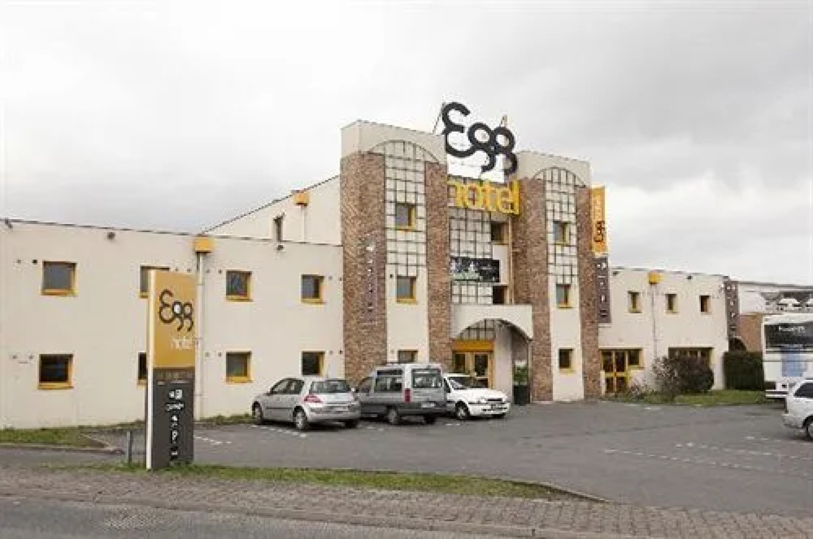 Egg Hotel Goussainville CDG