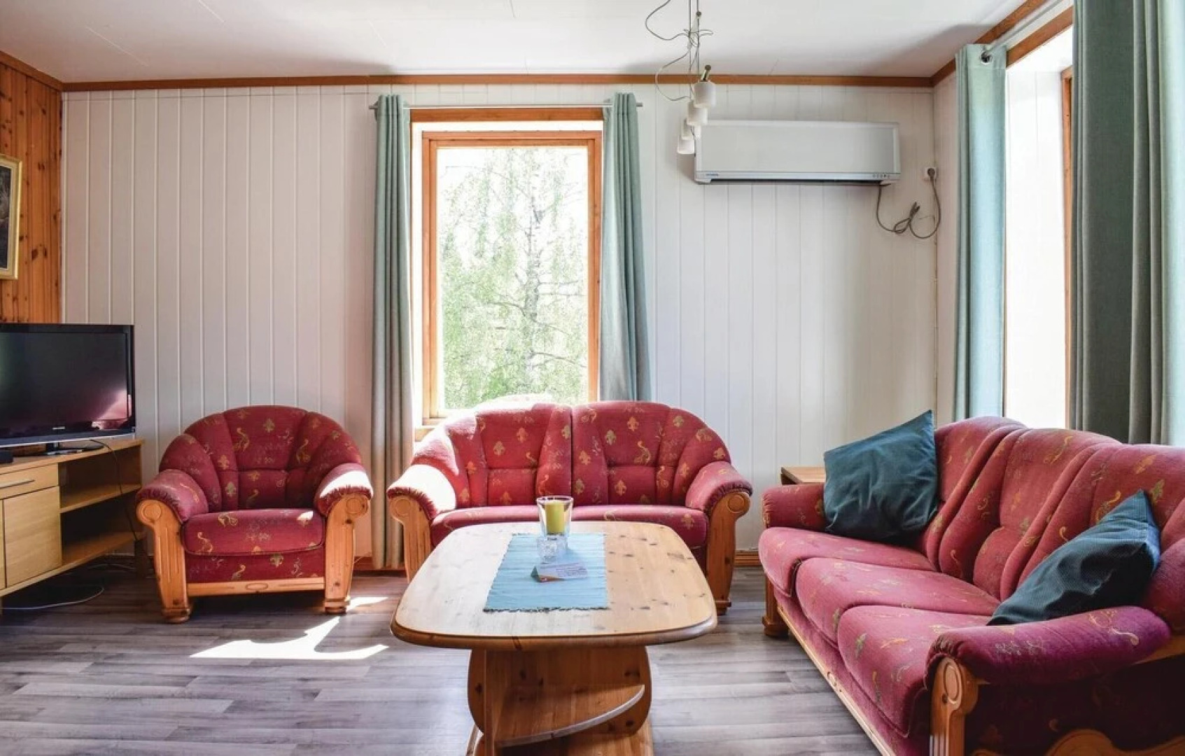 Nice Home in Steinstø With 4 Bedrooms and Wifi