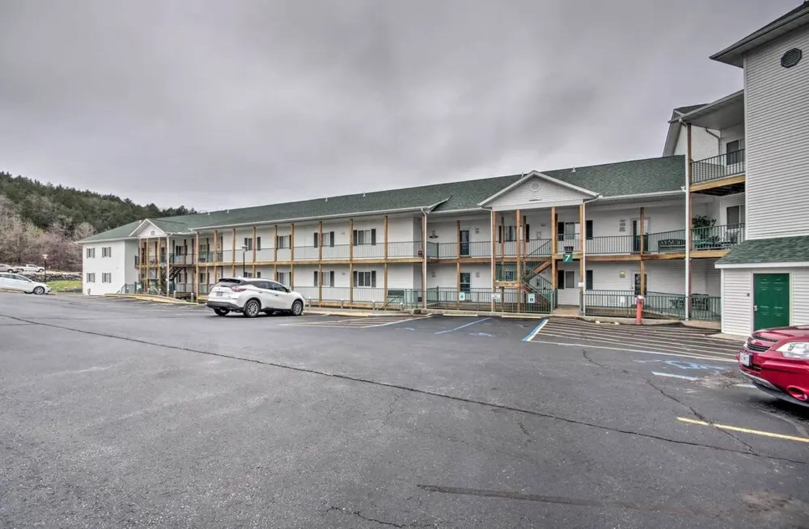 Spacious Lakefront Condo w/ Views in Camdenton!