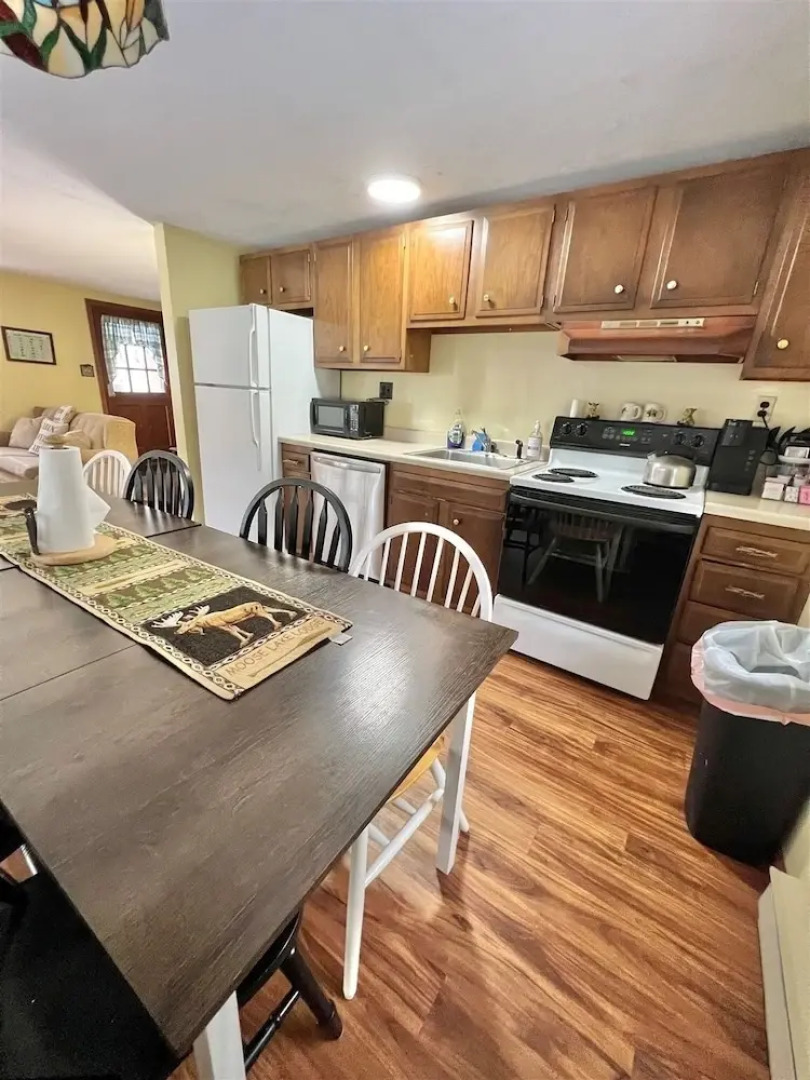 Any Season Escape Limit 10 4 Bedroom Villa by RedAwning