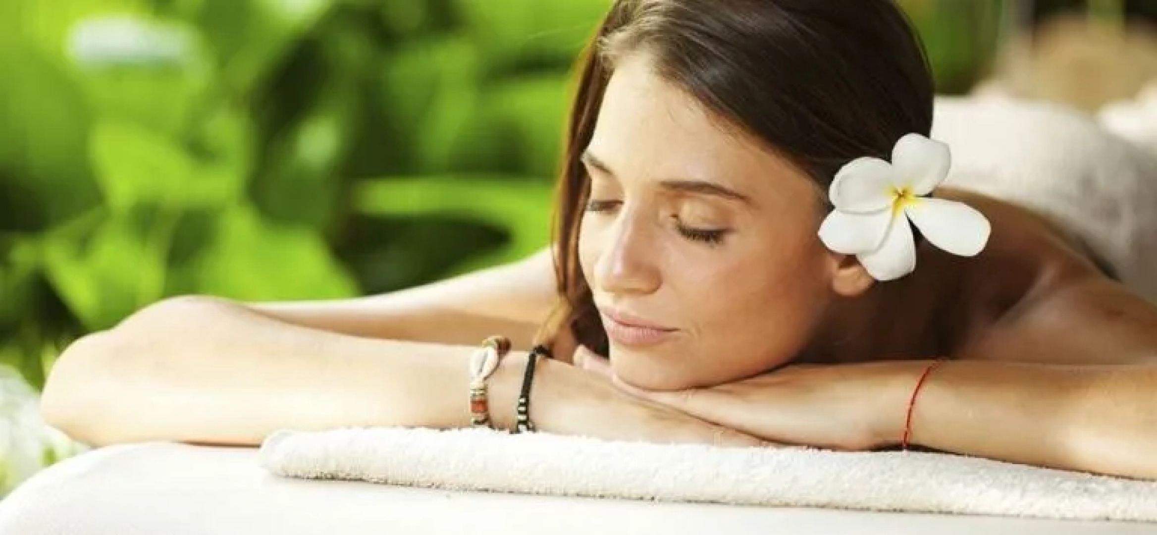 Lakeside Chalet by Mida