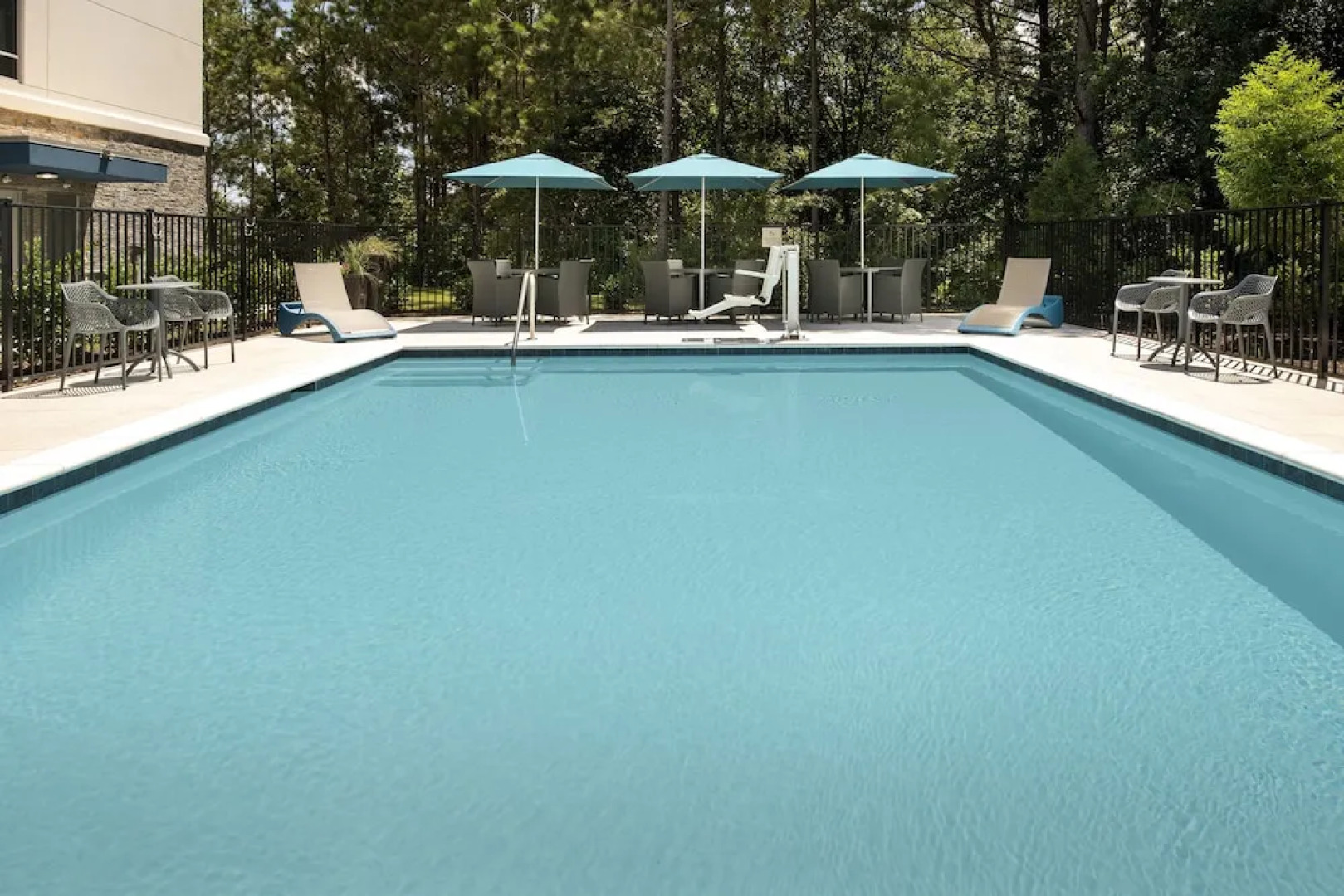 Hampton Inn & Suites Charlotte Airport Lake Pointe