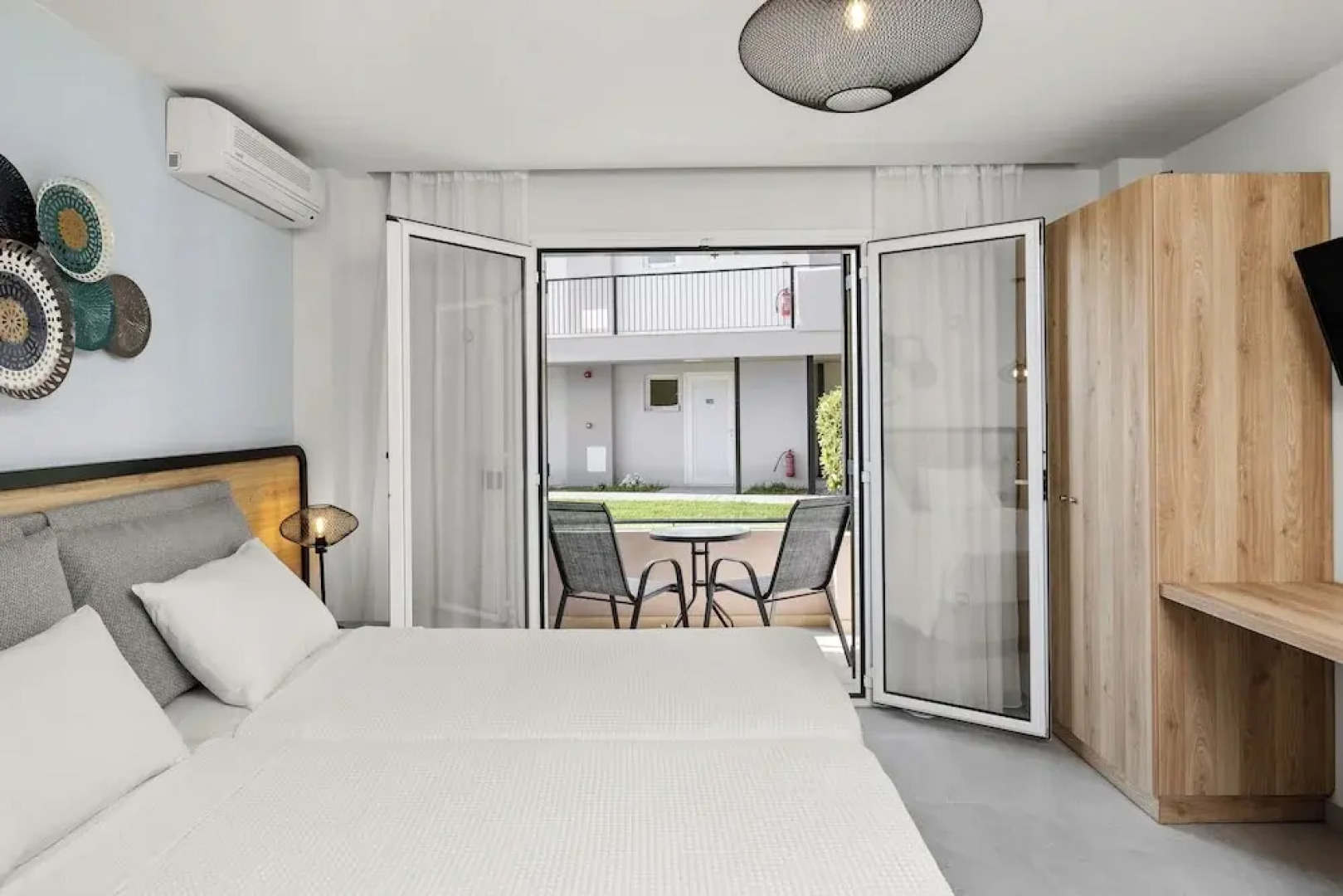 White Olive Marine Aquapark