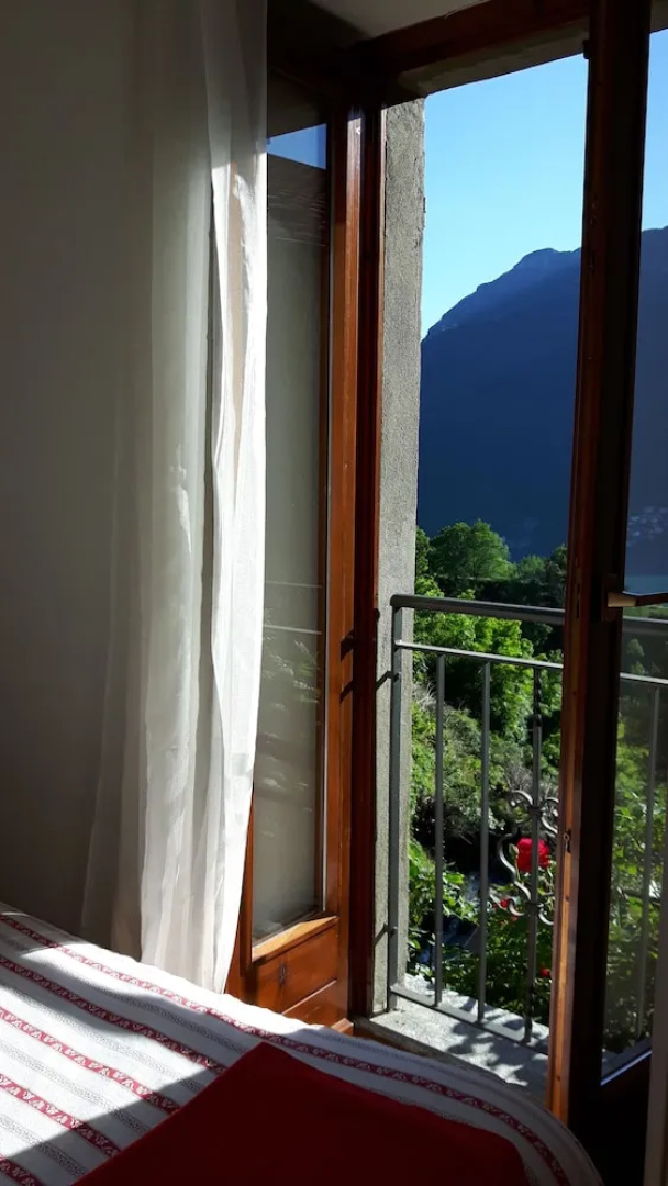 The Turr de Mezz Nesso-apartment With Lake View Room - Relaxing and Tranquil