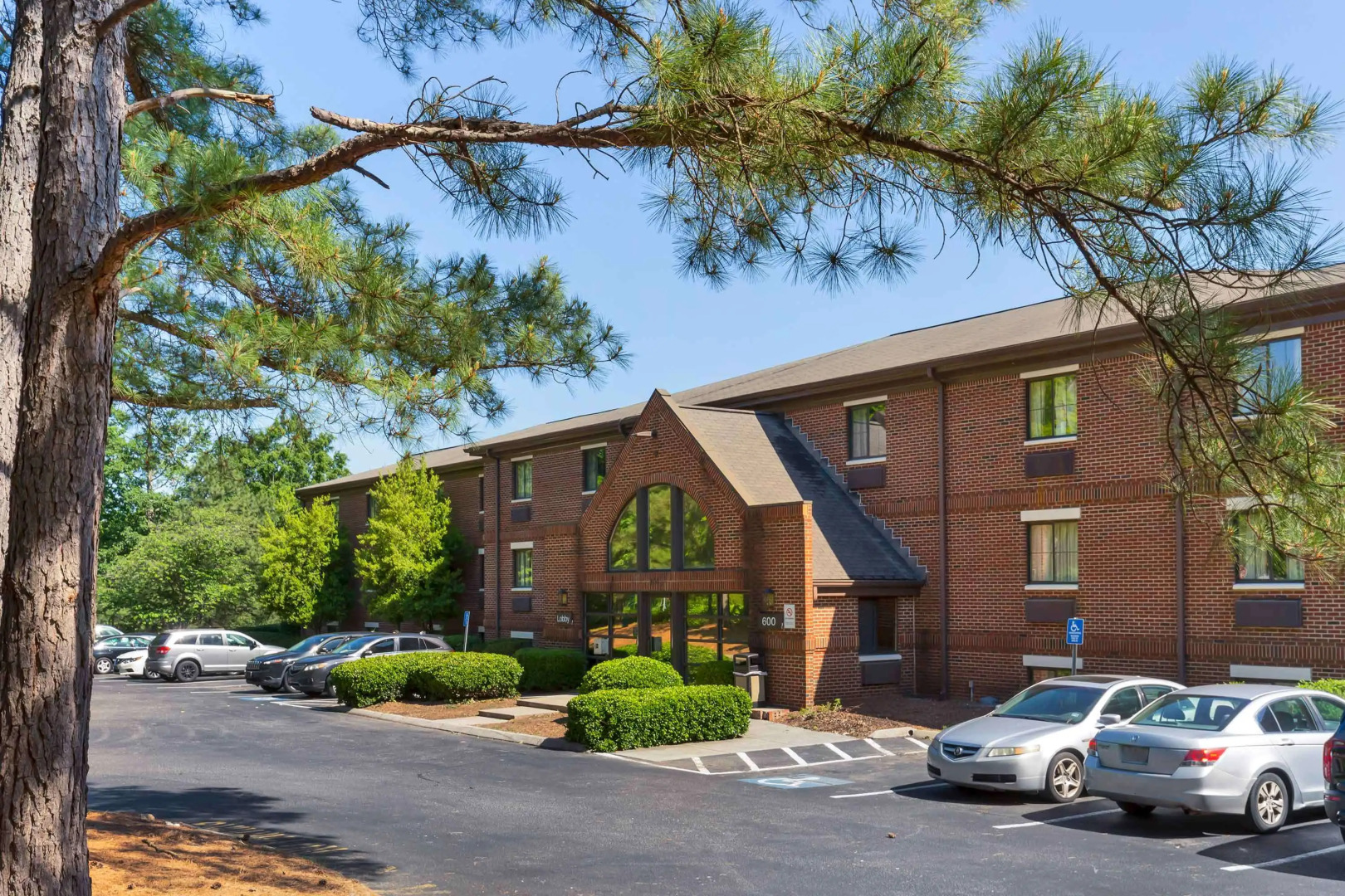 Suburban Studios Cary – RDU Airport