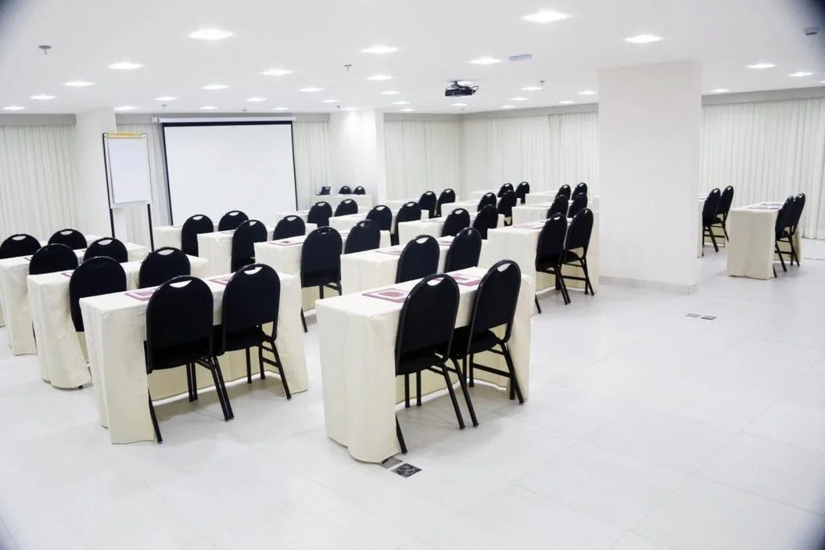 Travel Inn Diamond Hotel