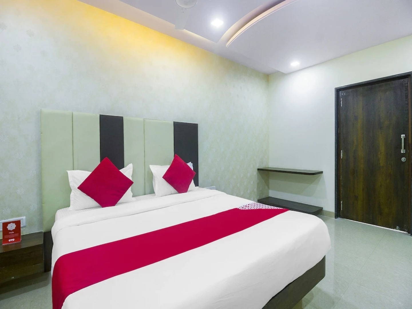 OYO 15982 Hotel Samrat Palace