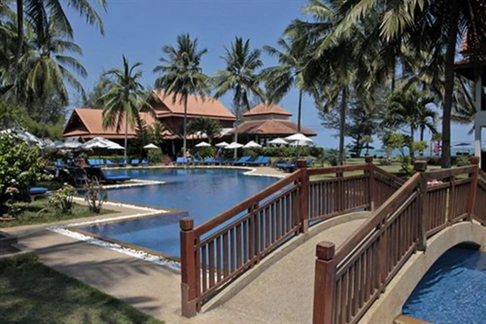 Coral Hotel Bangsaphan