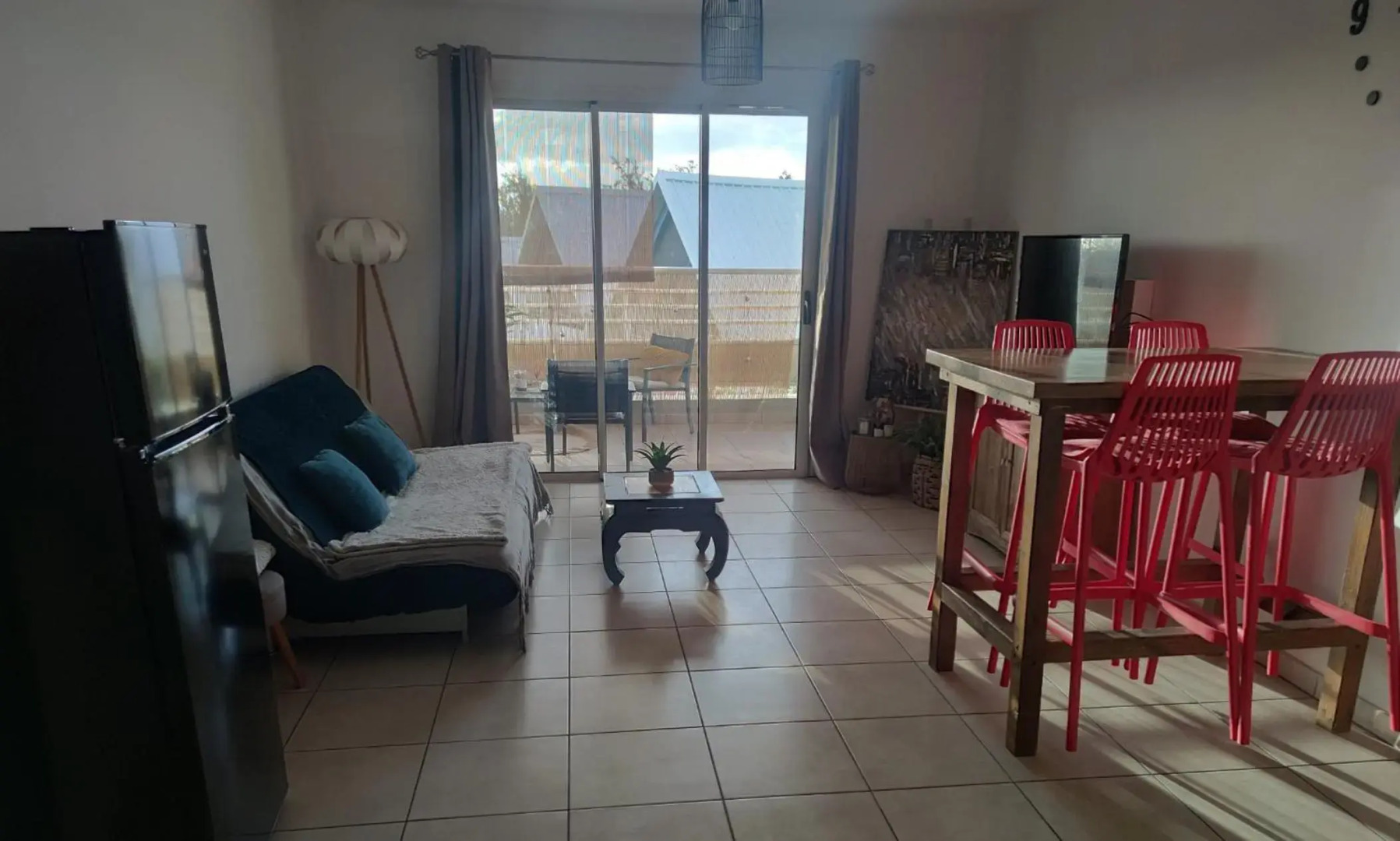 Location saisonnière meublée F2 St Leu face océan à 1 min plage